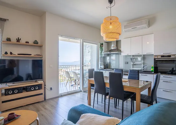 Апартаменти Apartments Makarska