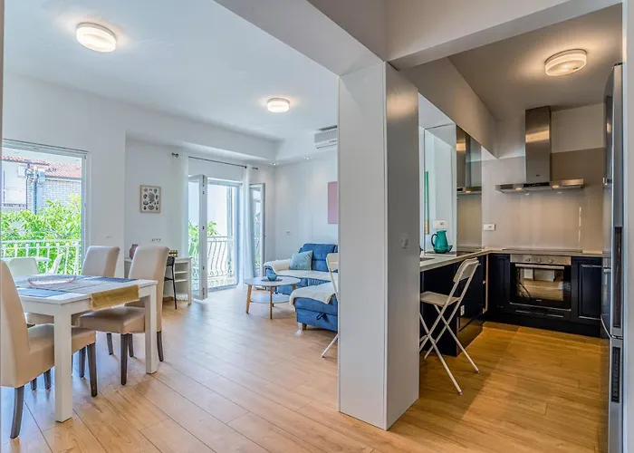 Apartments Makarska Макарська