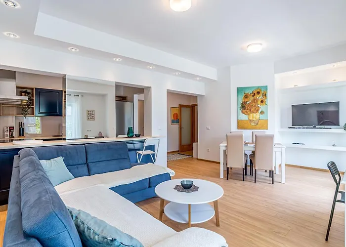 Апартаменти Apartments Makarska *