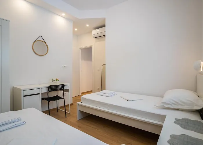 Апартаменти Apartments Makarska Макарська