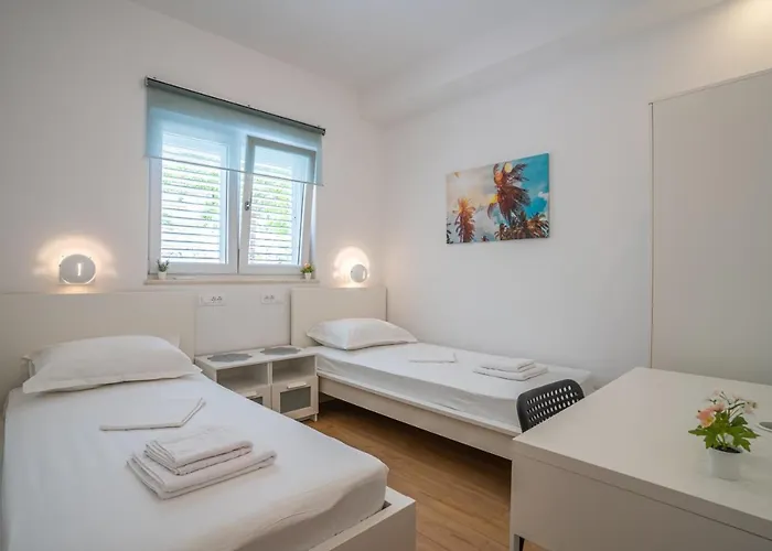 Апартаменти Apartments Makarska