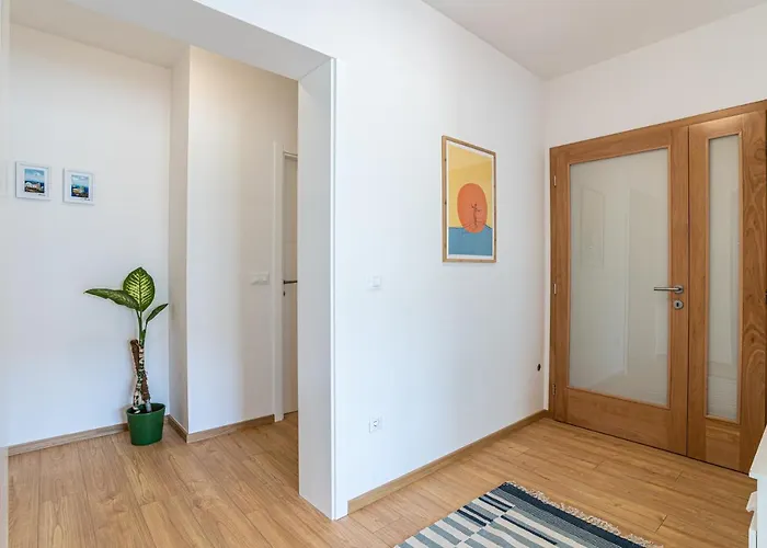 Апартаменти Apartments Makarska