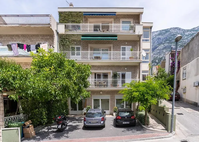 Apartments Makarska *