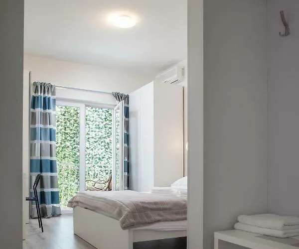 Apartments Makarska *