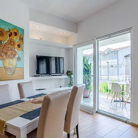 Apartments Makarska Apartment *